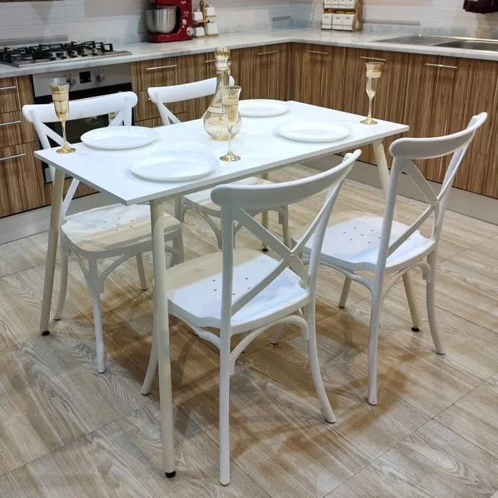 Table avec 4 Chaises