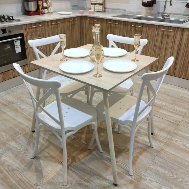 Table avec 4 Chaises