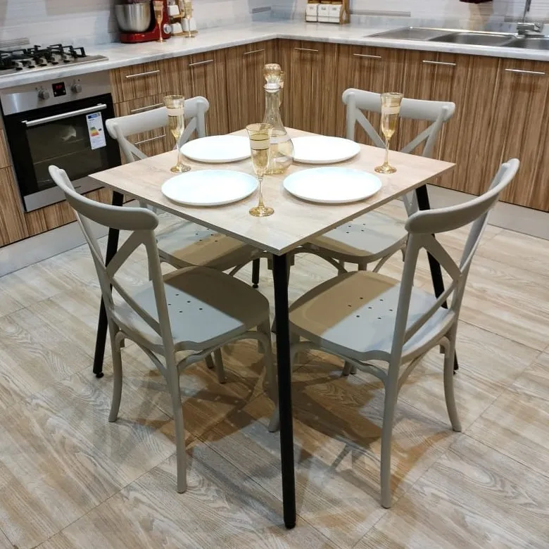 Table avec 4 Chaises