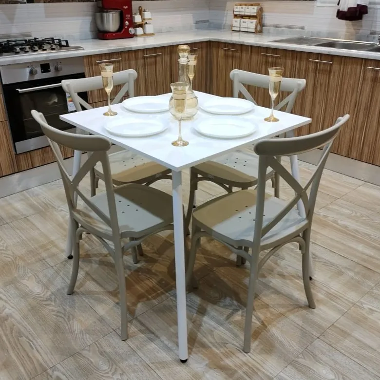 Table avec 4 Chaises